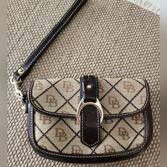Dooney & Bourke Handbags - Vintage Dooney & Bourke Brown Leather Flap Signature Canvas Clutch Wristlet EUC
